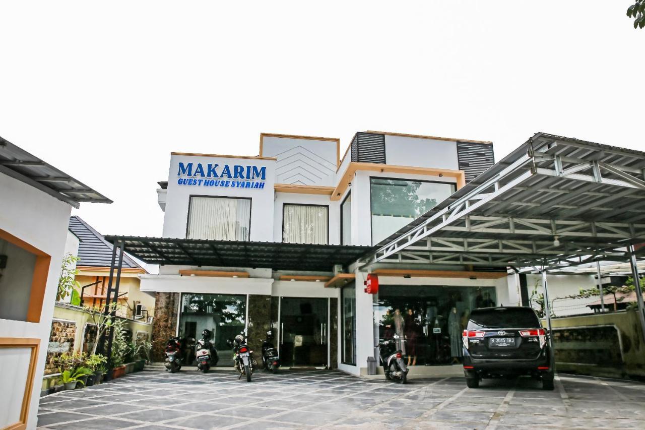 Oyo 90221 Makarim Guest House Syariah Pangkalan Bun Exterior photo