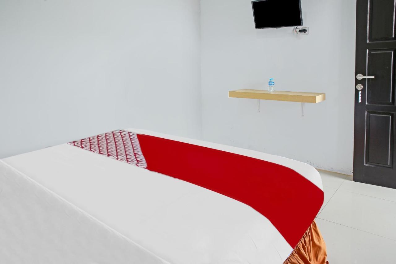 Oyo 90221 Makarim Guest House Syariah Pangkalan Bun Exterior photo