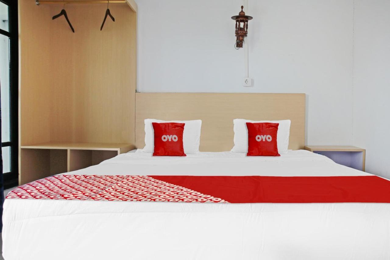 Oyo 90221 Makarim Guest House Syariah Pangkalan Bun Exterior photo