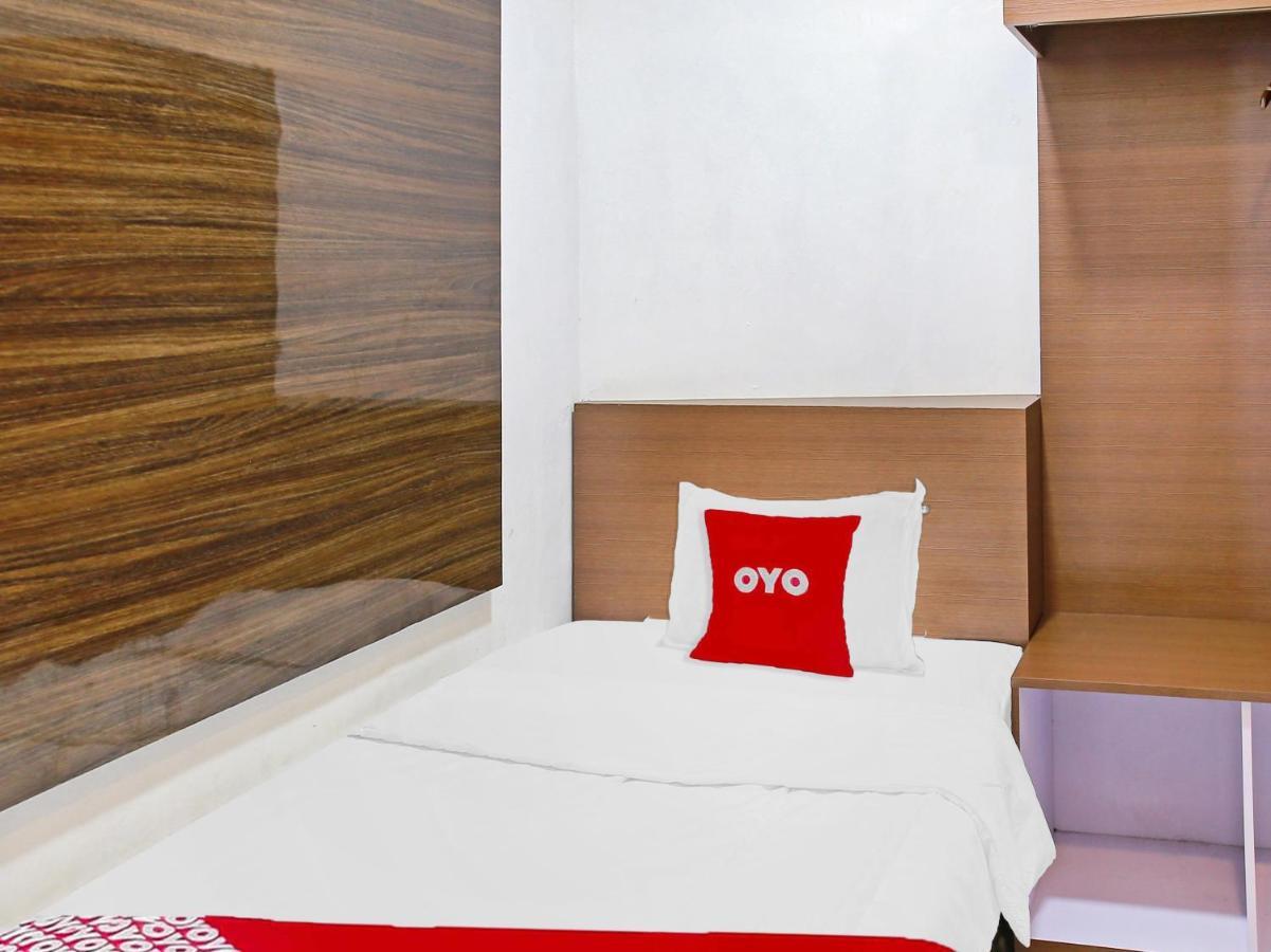 Oyo 90221 Makarim Guest House Syariah Pangkalan Bun Exterior photo